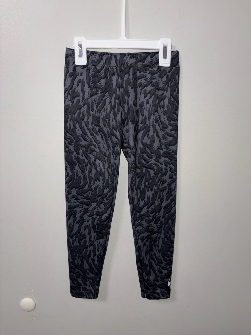 Nike Charcoal Gray Abstract Leopard Print Dri Fit Leggings Girls 6